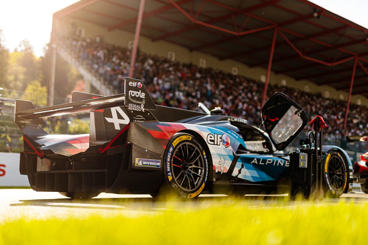 Alpine A424