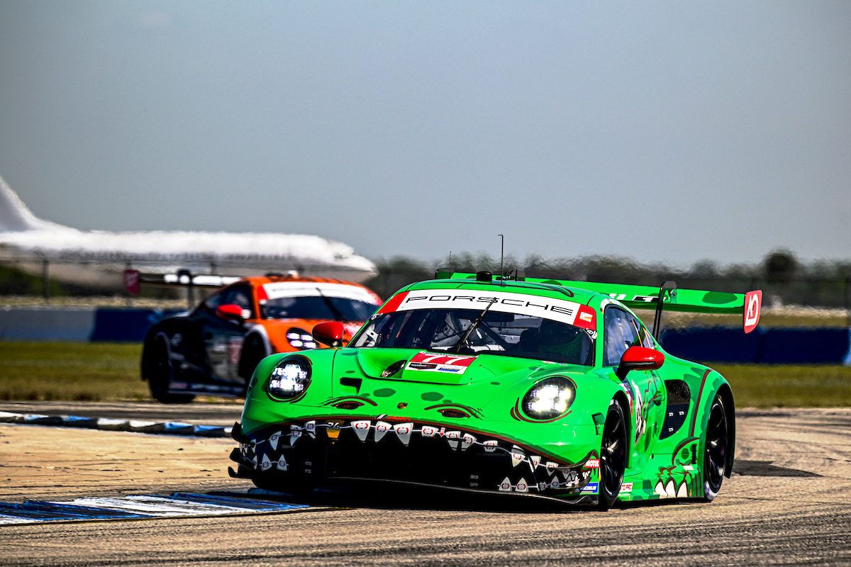 Porsche 911 GT3 R AO Racing