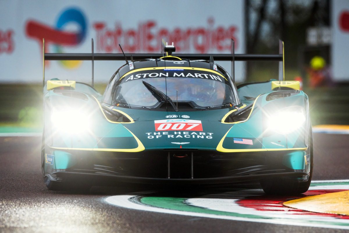 Aston Martin Valkyria #009