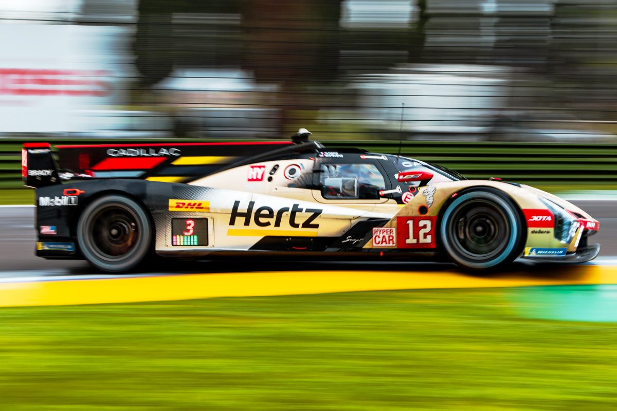 Aston Martin Valkyria #009