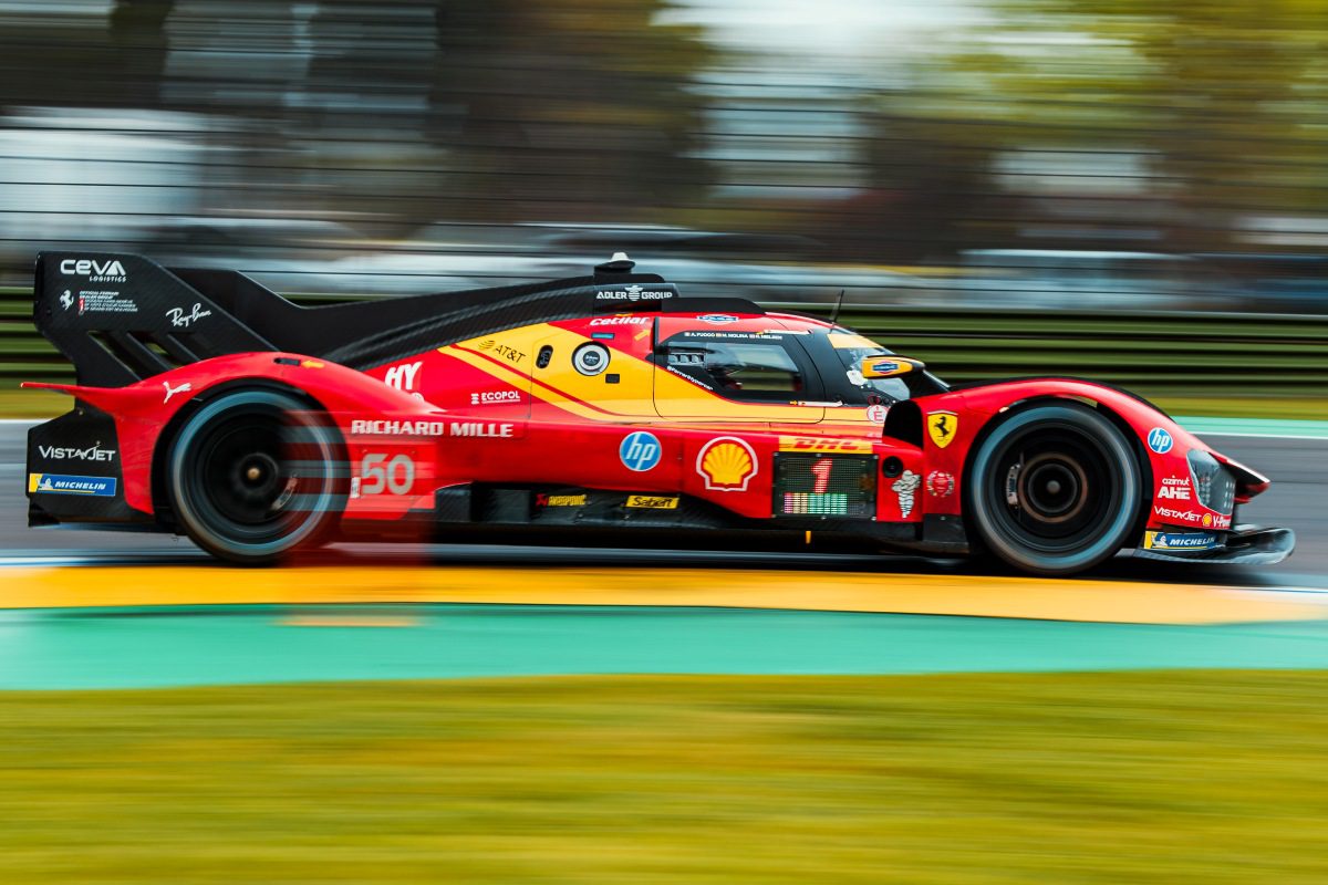 Aston Martin Valkyria #009