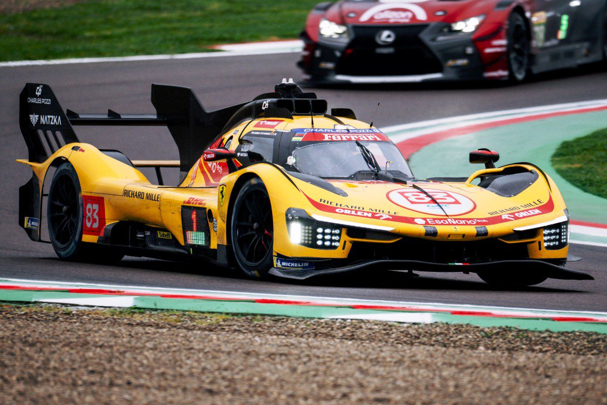 Aston Martin Valkyria #009