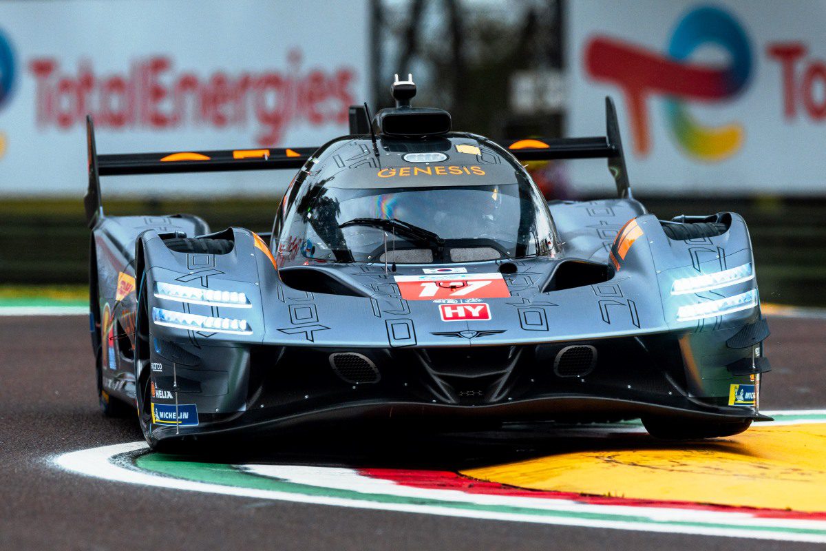 Aston Martin Valkyria #009