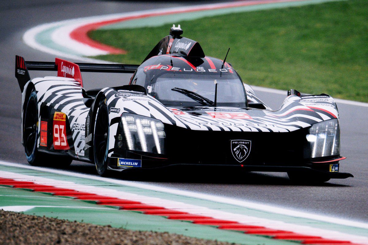 Aston Martin Valkyria #009