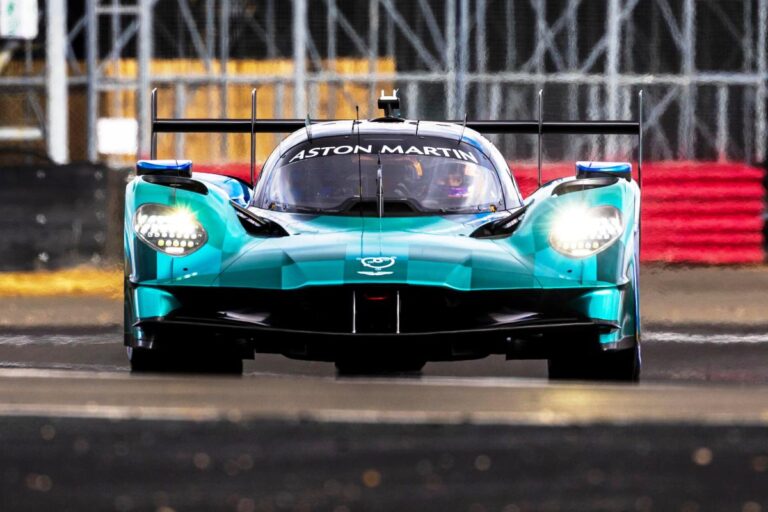Aston Martin Valkyrie EVO